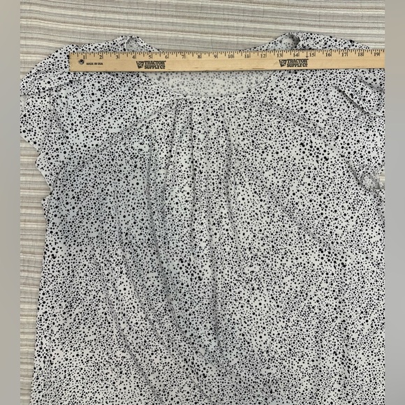 Adrianna Pappel 2X Top Stretch Knit White Black Dot Pleated Round Neck SS Blouse - Picture 5 of 8